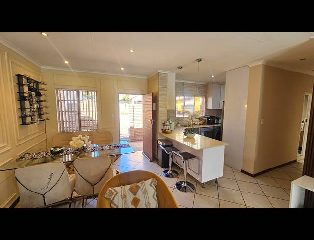 2 BEDROOM SIMPLEX FOR SALE IN MOOIKLOOF RIDGE
